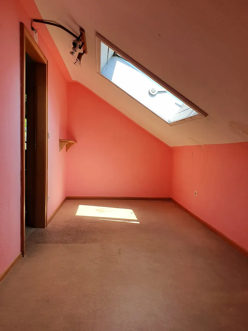 Zweites Zimmer im Dachgeschoss