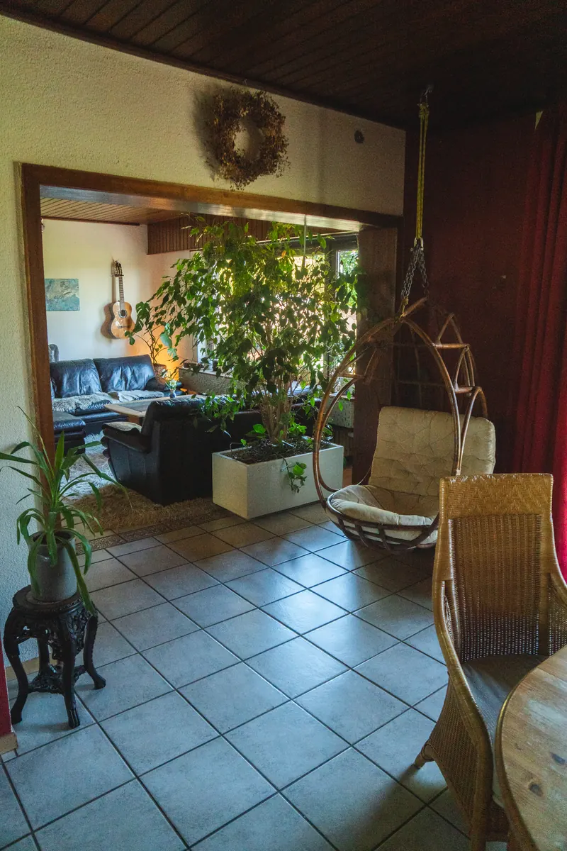 Blick aus dem Esszimmer in den Wohnbereich