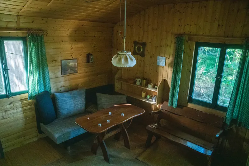 Essecke in der Jagdhütte